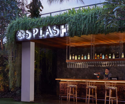 Splash Pool Bar
